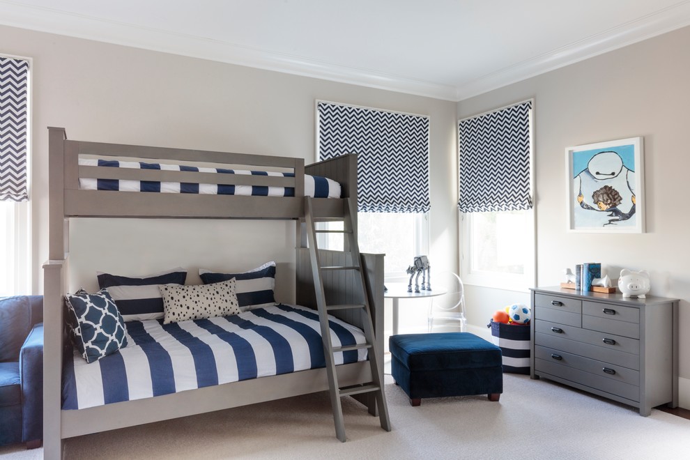 Cette photo montre une chambre d'enfant de 4 à 10 ans chic avec un mur gris, un sol beige et un lit superposé.