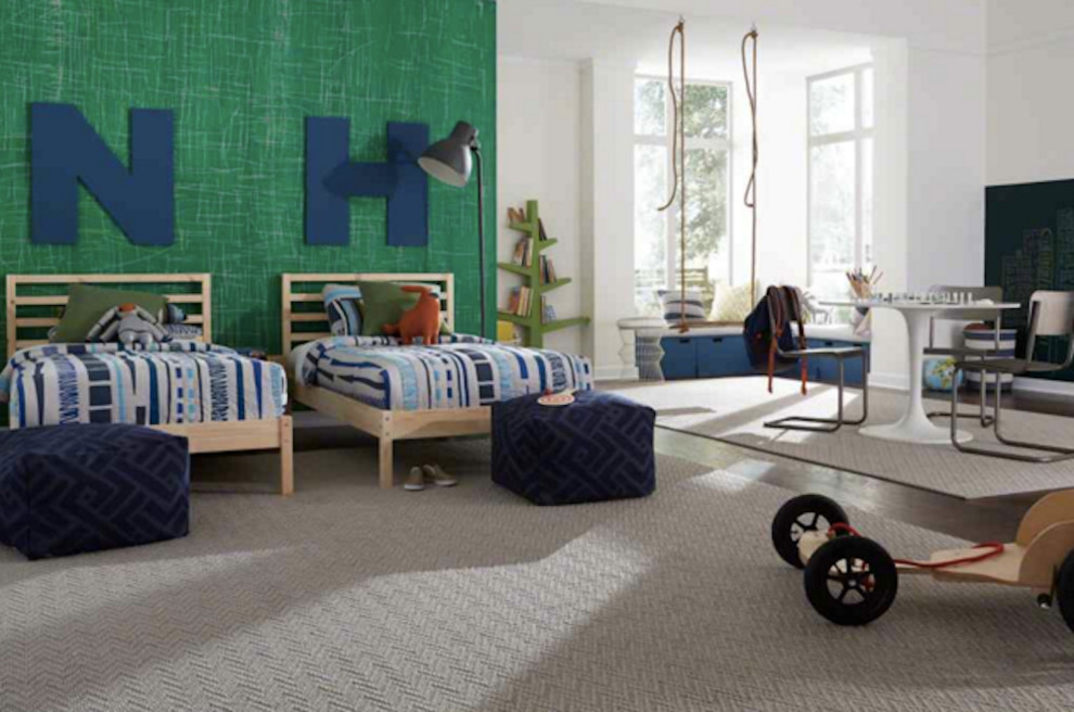 Imagen de dormitorio infantil de 4 a 10 años clásico renovado de tamaño medio con paredes verdes, suelo de madera oscura y suelo gris