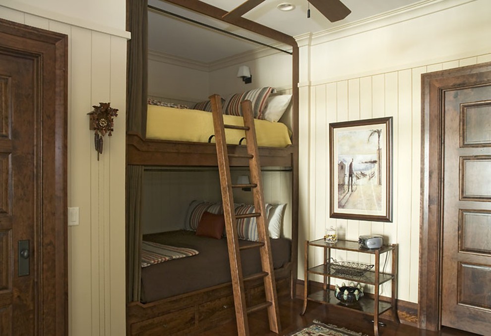 This is an example of a traditional kids' bedroom in Atlanta.