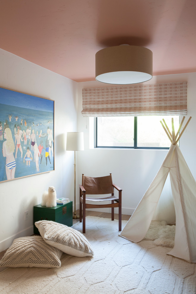 ロサンゼルスにある地中海スタイルのおしゃれな子供部屋の写真