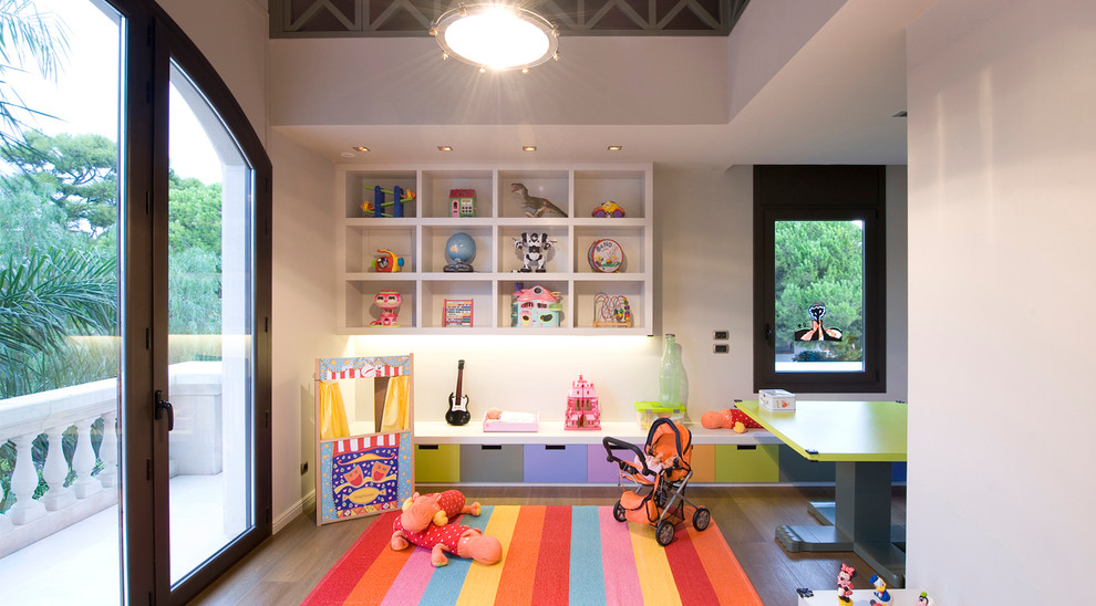 Inspiration for a medium sized contemporary gender neutral kids' bedroom in Barcelona with white walls and medium hardwood flooring.
