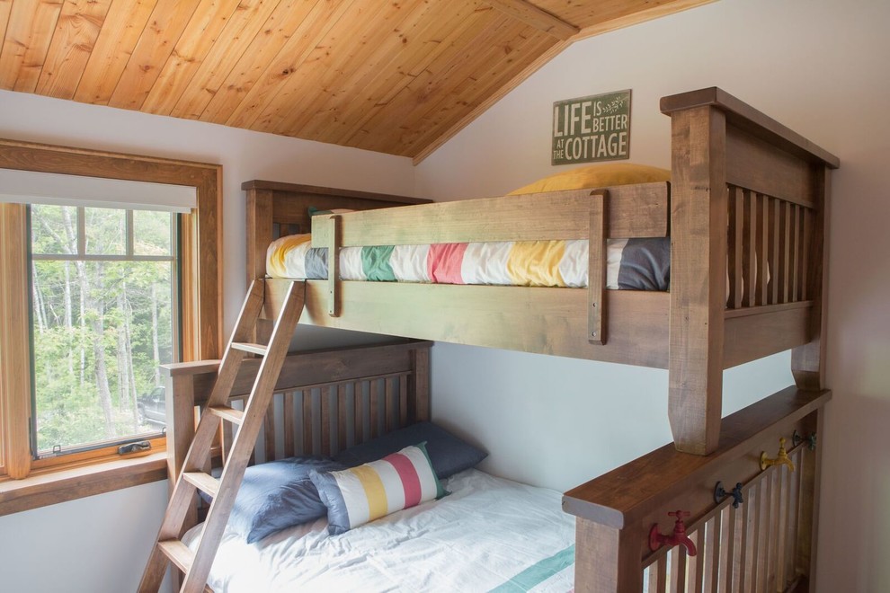 Modelo de dormitorio infantil de estilo americano de tamaño medio con paredes blancas