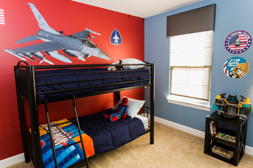 Idéer för ett litet modernt pojkrum kombinerat med sovrum och för 4-10-åringar, med röda väggar och heltäckningsmatta