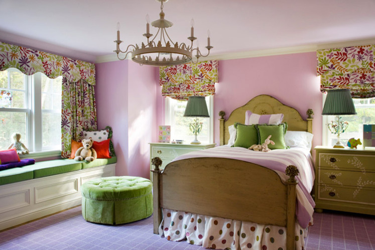 Idee per una grande cameretta per bambini da 4 a 10 anni chic con pareti rosa, moquette e pavimento viola