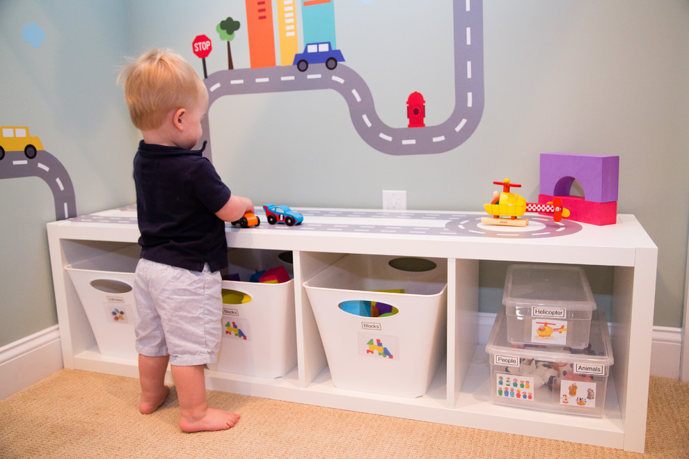 Réalisation d'une chambre d'enfant de 1 à 3 ans minimaliste de taille moyenne avec un mur gris et moquette.