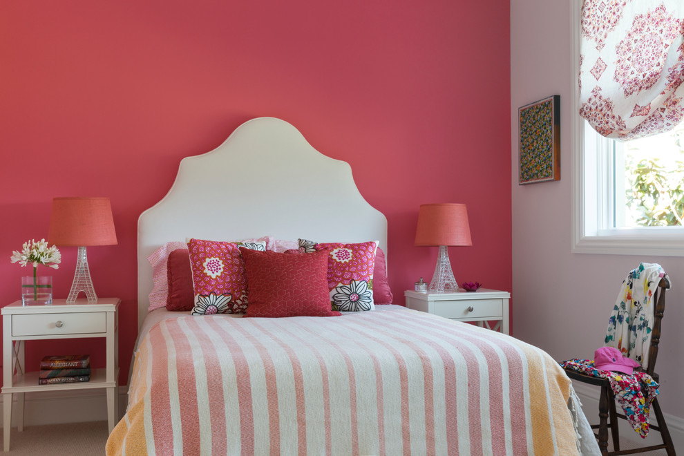 Mittelgroßes Klassisches Kinderzimmer mit Schlafplatz, rosa Wandfarbe und Teppichboden in San Francisco