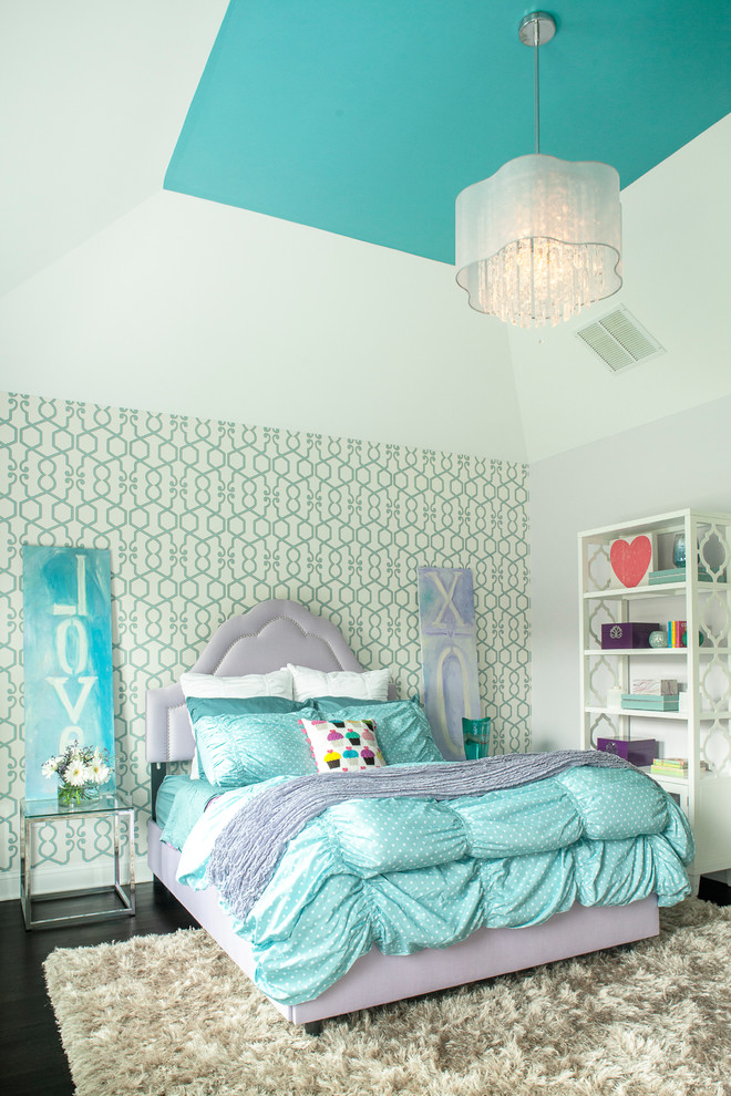Inspiration for a transitional girl teen room remodel in New York