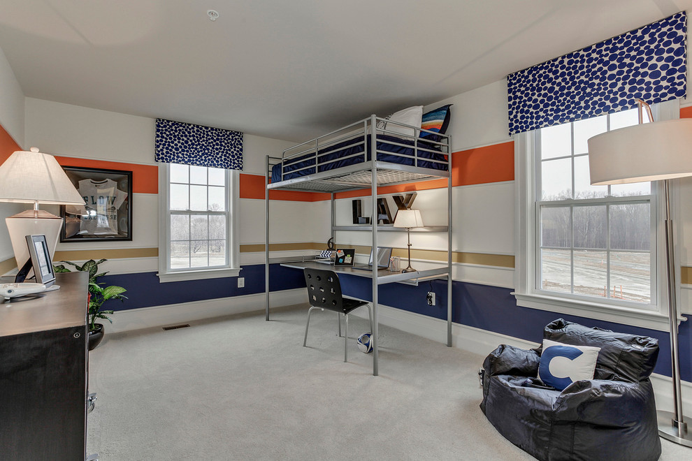 Idéer för ett mellanstort klassiskt pojkrum kombinerat med sovrum och för 4-10-åringar, med flerfärgade väggar och heltäckningsmatta