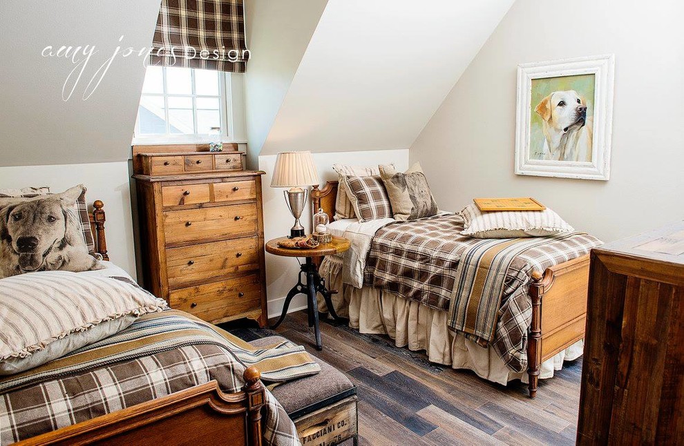 Inspiration for a mid-sized country boy medium tone wood floor kids' bedroom remodel in Little Rock