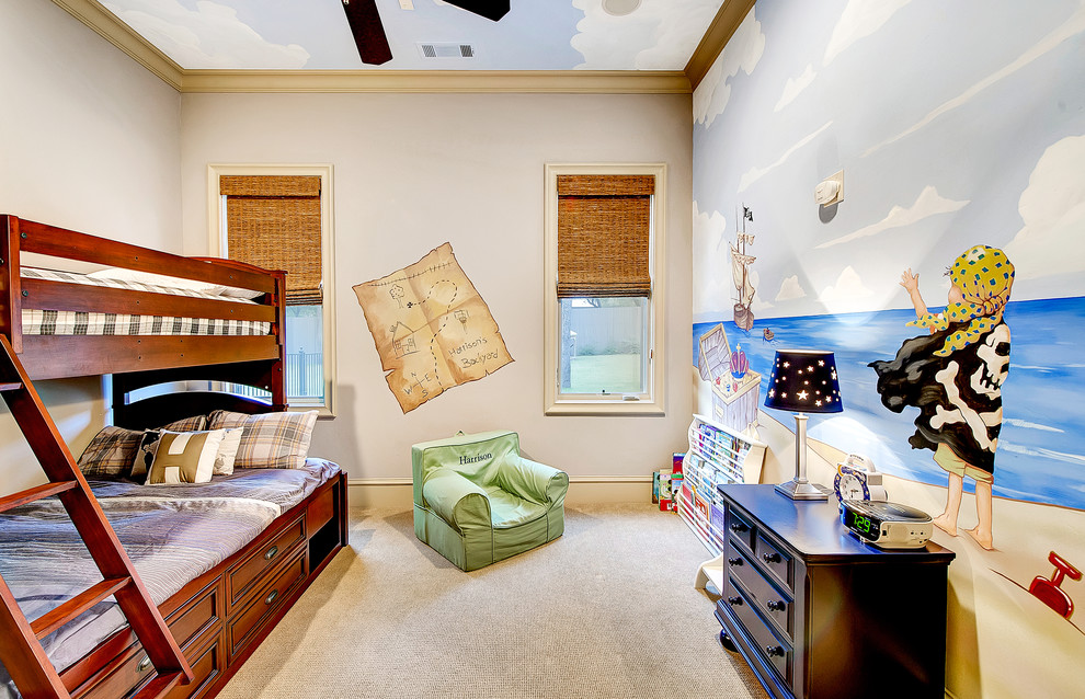 ダラスにある中くらいなトランジショナルスタイルのおしゃれな子供部屋 (カーペット敷き、マルチカラーの壁、児童向け、二段ベッド) の写真