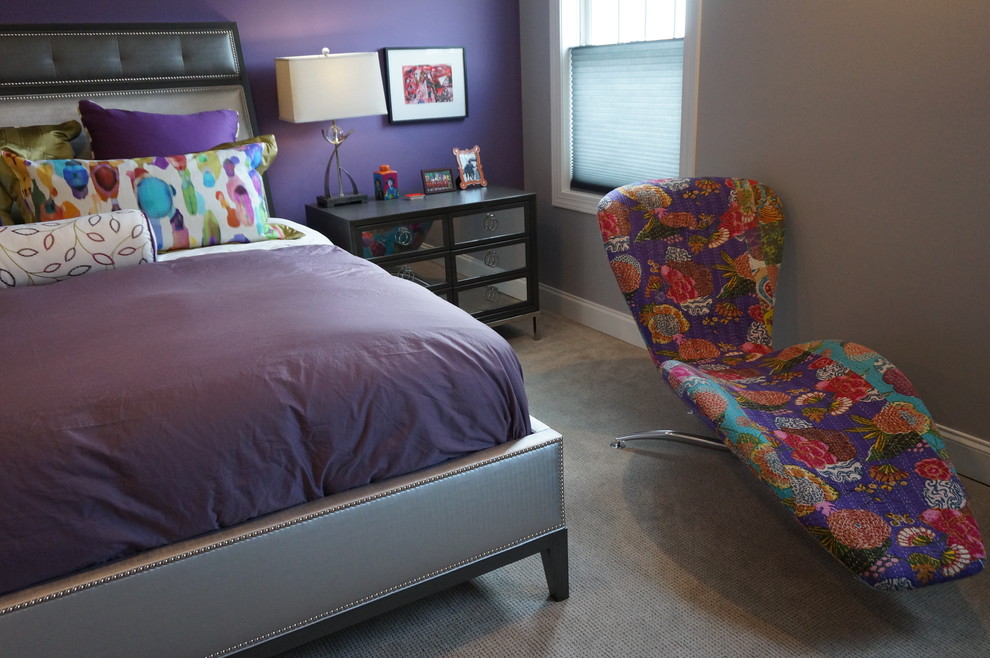 Immagine di una cameretta per bambini chic di medie dimensioni con pareti multicolore, moquette e pavimento grigio