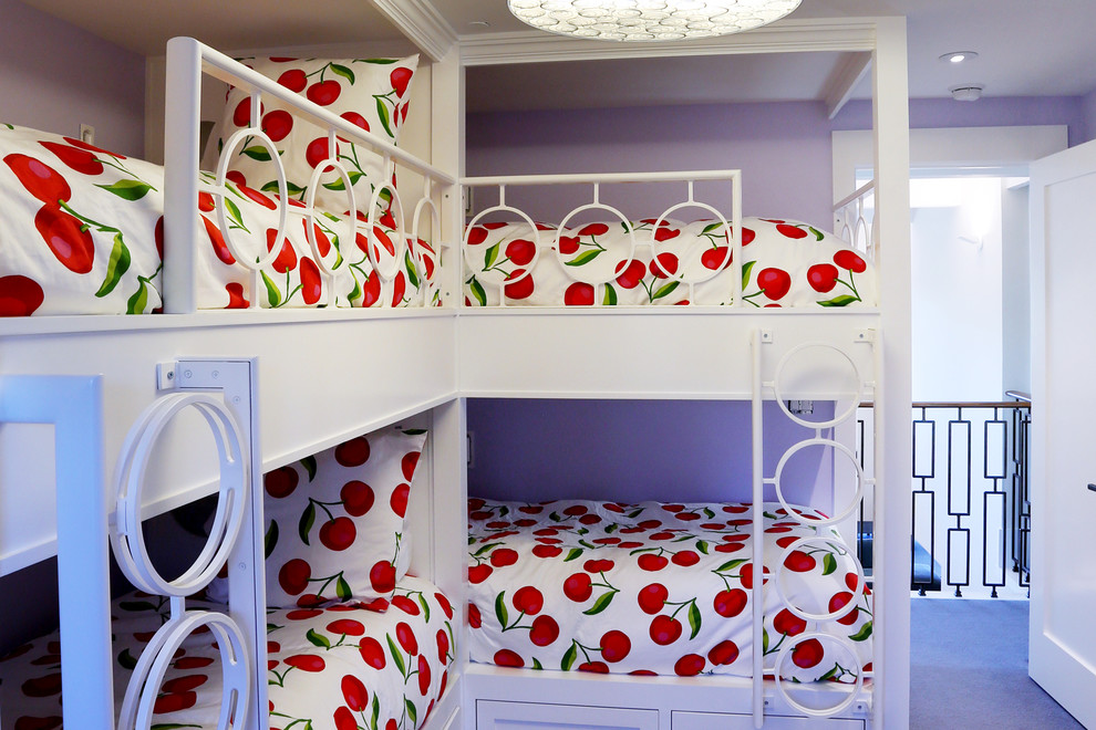 Пример оригинального дизайна: детская в стиле неоклассика (современная классика) с спальным местом и фиолетовыми стенами