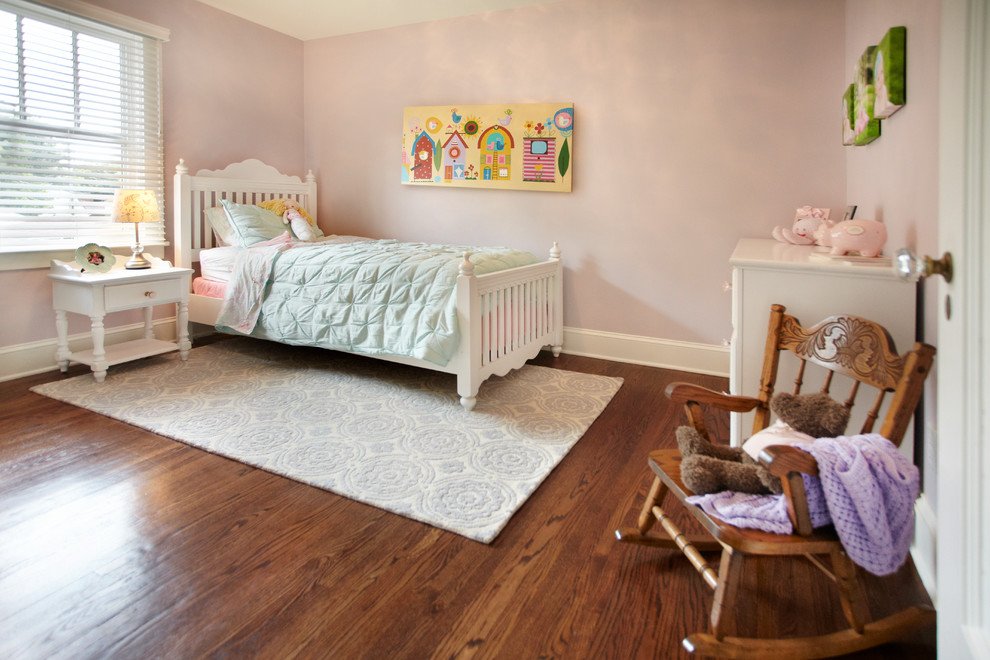 На фото: детская среднего размера в стиле неоклассика (современная классика) с спальным местом, розовыми стенами и паркетным полом среднего тона для ребенка от 4 до 10 лет, девочки