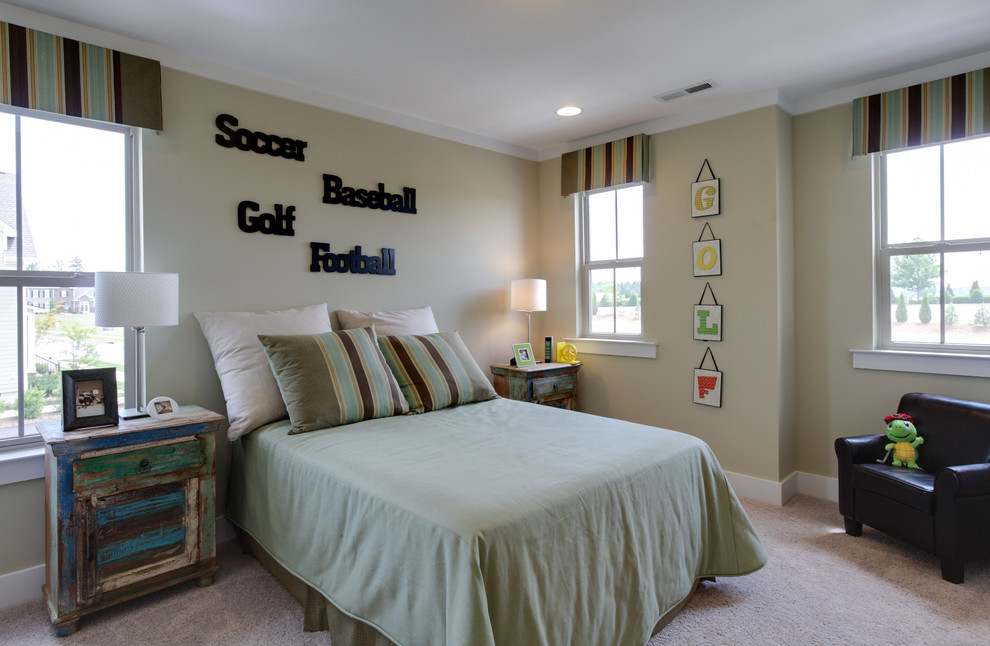Design ideas for a traditional kids' bedroom in Raleigh.
