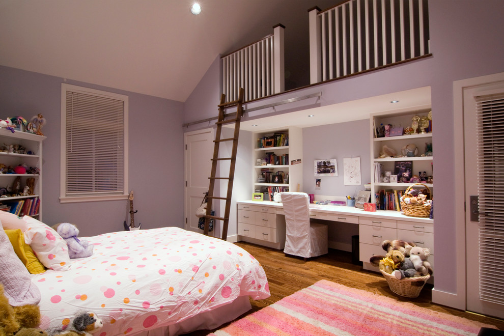 На фото: большая детская в стиле модернизм с спальным местом, фиолетовыми стенами и паркетным полом среднего тона для ребенка от 4 до 10 лет, девочки