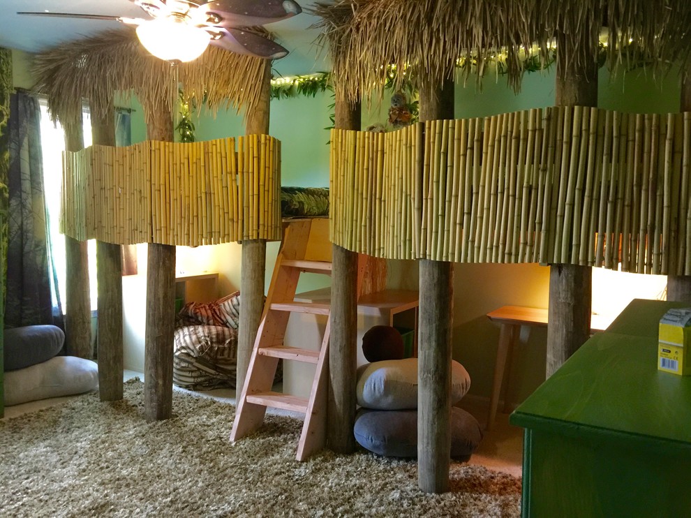 Inspiration för ett mellanstort eklektiskt pojkrum kombinerat med sovrum och för 4-10-åringar, med gröna väggar, heltäckningsmatta och brunt golv
