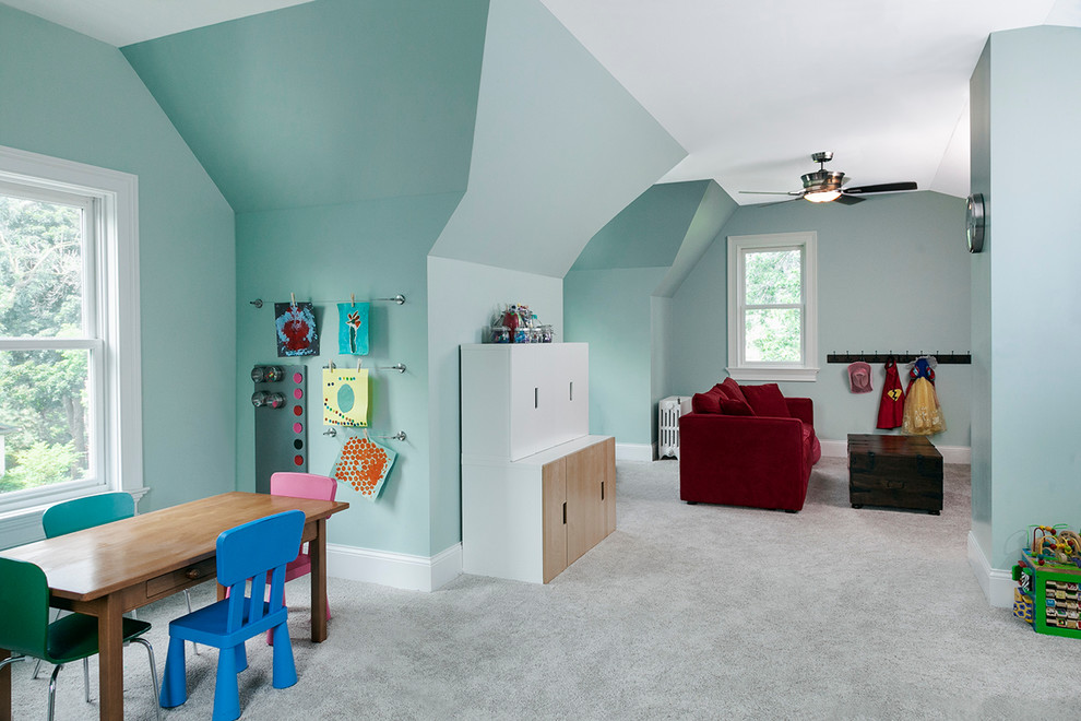 Ejemplo de dormitorio infantil de 4 a 10 años clásico grande con paredes verdes y moqueta