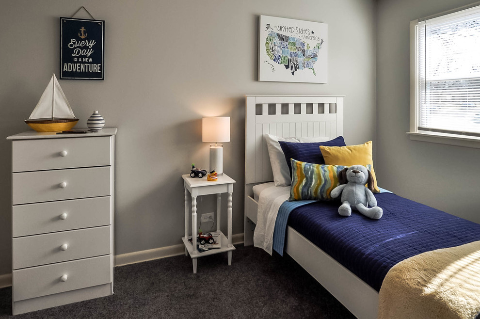 Foto de dormitorio infantil de 4 a 10 años marinero de tamaño medio con paredes grises y moqueta