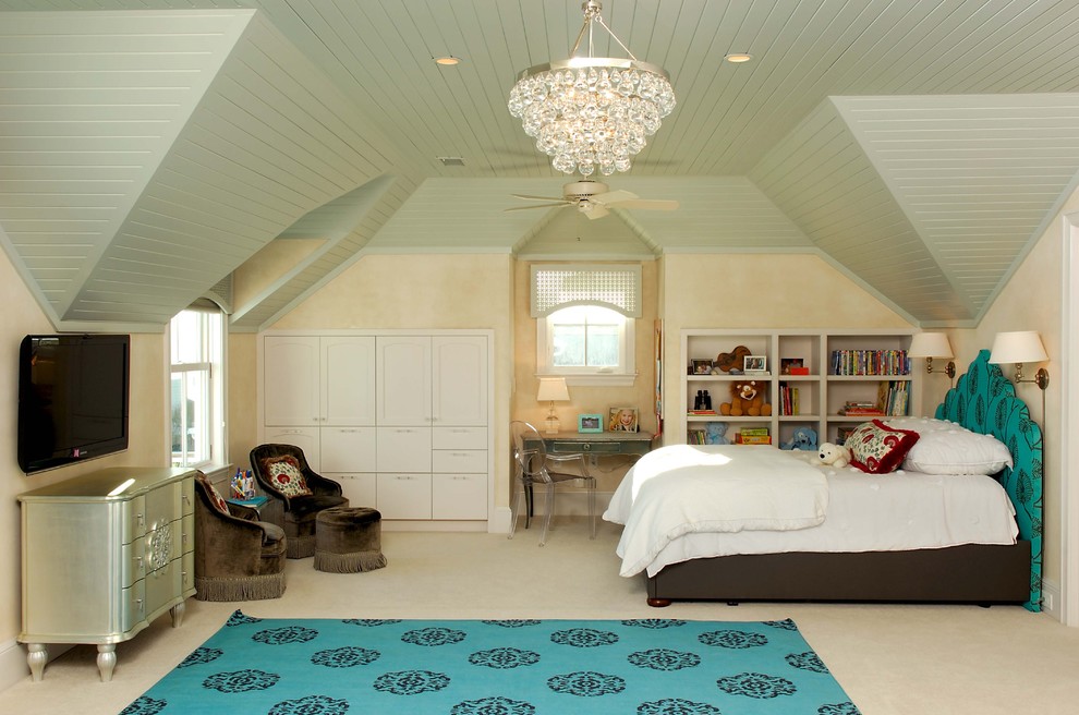 Idéer för att renovera ett eklektiskt barnrum kombinerat med sovrum, med beige väggar och heltäckningsmatta