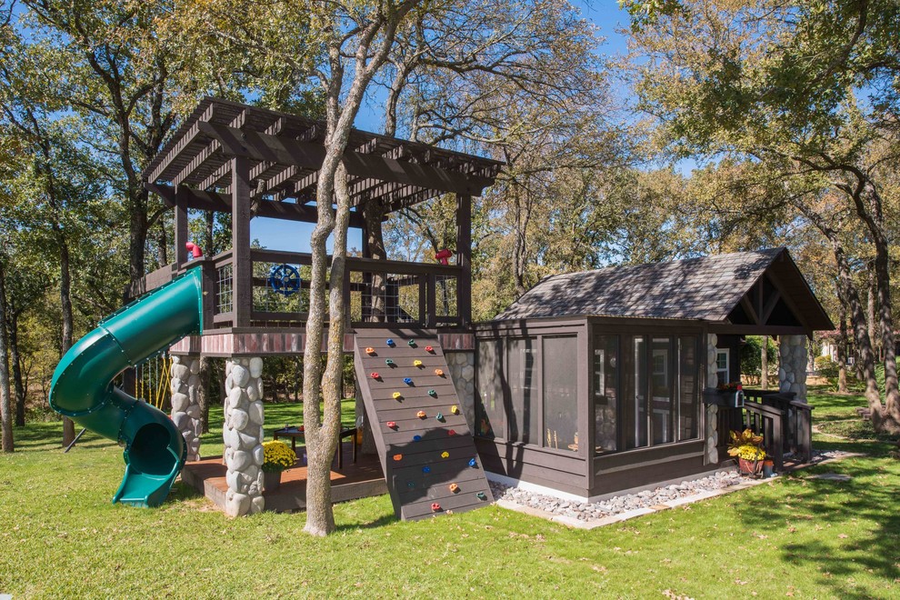 Neutrales Landhausstil Kinderzimmer mit Spielecke in Dallas