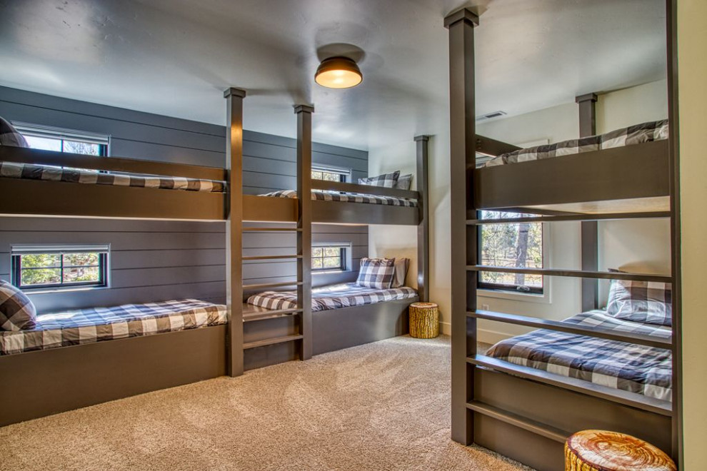 Mittelgroßes, Neutrales Landhaus Jugendzimmer mit Schlafplatz, bunten Wänden, Teppichboden und beigem Boden in Salt Lake City
