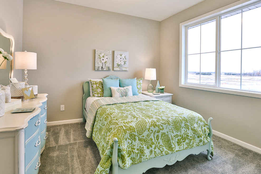 Design ideas for a classic teen’s room for girls in Minneapolis with grey walls and carpet.