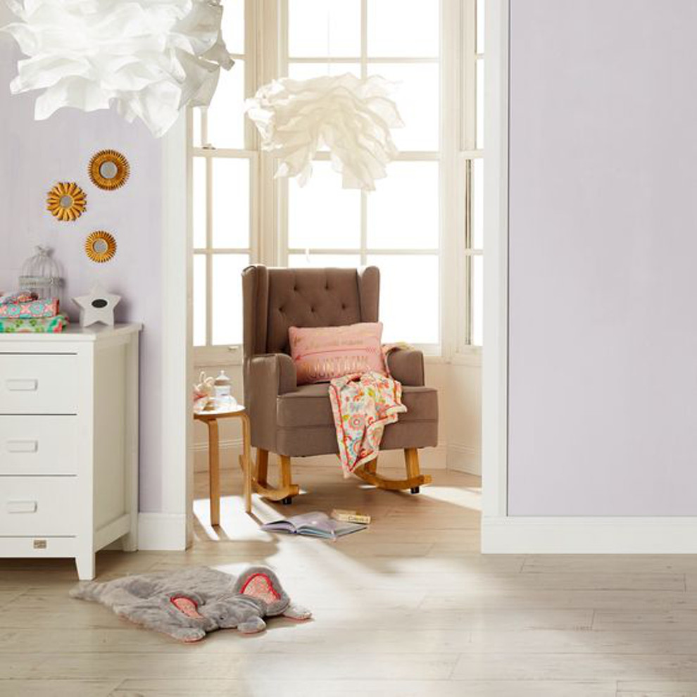 Foto de dormitorio infantil clásico renovado con paredes púrpuras