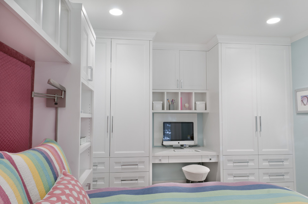 Inspiration for a contemporary kids' room remodel in Sacramento