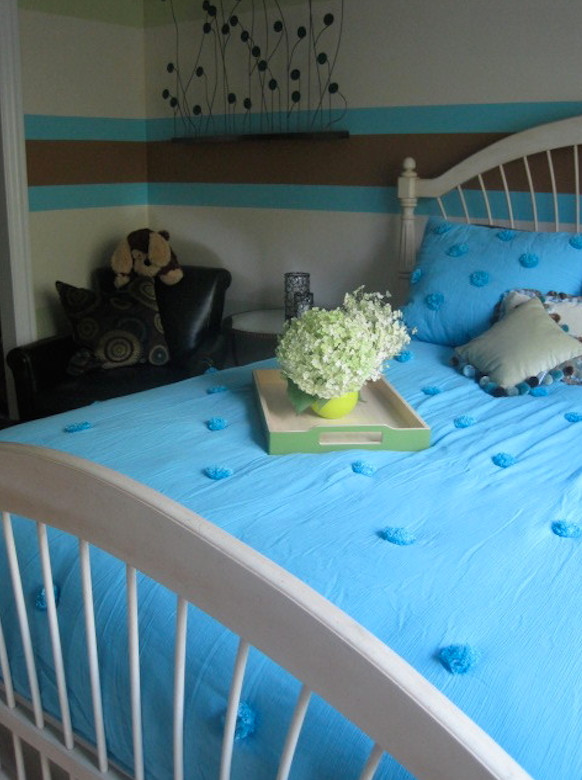 Inspiration for a timeless kids' room remodel in Chicago