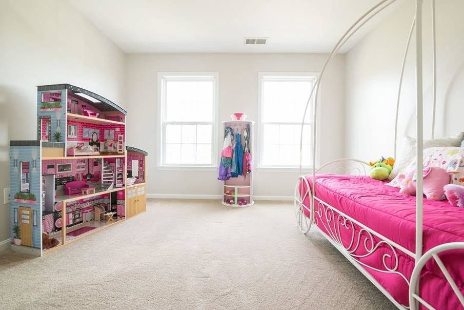 ワシントンD.C.にあるトランジショナルスタイルのおしゃれな子供部屋の写真