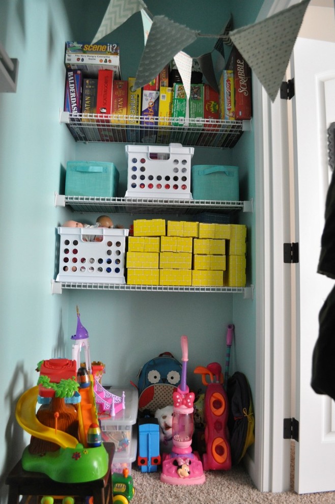 Example of an eclectic kids' room design in Seattle