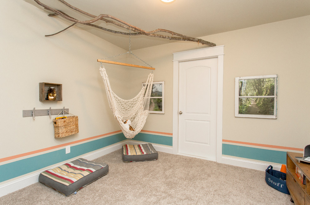 Idee per una cameretta per bambini da 4 a 10 anni stile americano di medie dimensioni con moquette e pareti beige