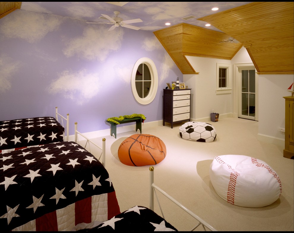チャールストンにある広いトラディショナルスタイルのおしゃれな子供部屋 (白い壁、カーペット敷き、ティーン向け) の写真