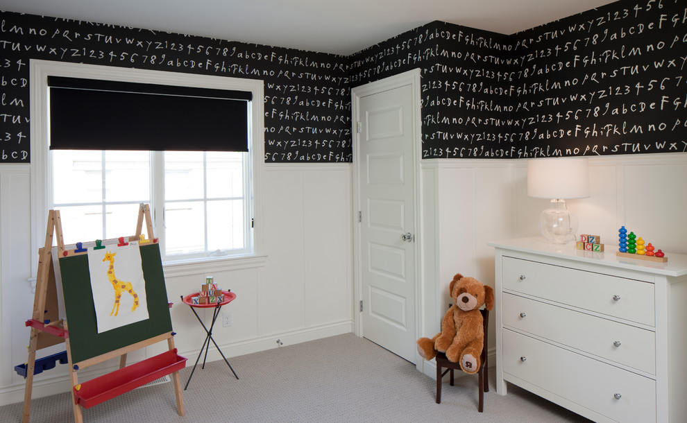 Cette photo montre une chambre d'enfant de 1 à 3 ans chic avec moquette et un mur multicolore.