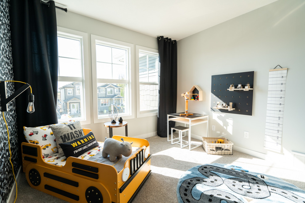 Foto de dormitorio infantil de 4 a 10 años clásico renovado de tamaño medio con paredes grises, moqueta y suelo gris