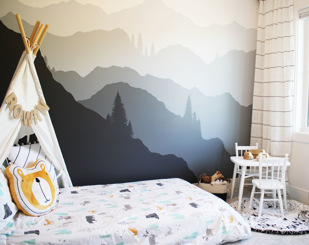 Стильный дизайн: детская в стиле рустика с спальным местом и разноцветными стенами для ребенка от 1 до 3 лет, мальчика - последний тренд