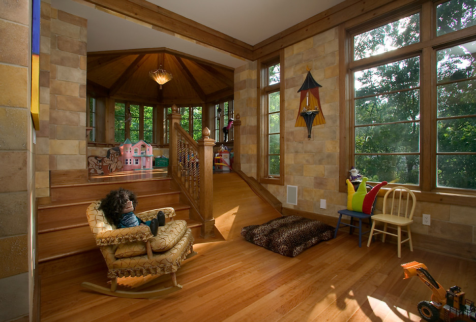 Inspiration för ett mycket stort vintage pojkrum kombinerat med sovrum och för 4-10-åringar, med blå väggar och ljust trägolv