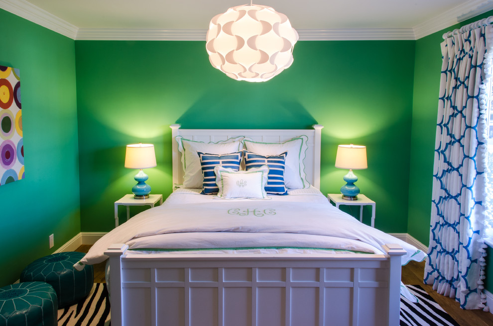 Inspiration för ett vintage barnrum kombinerat med sovrum, med gröna väggar