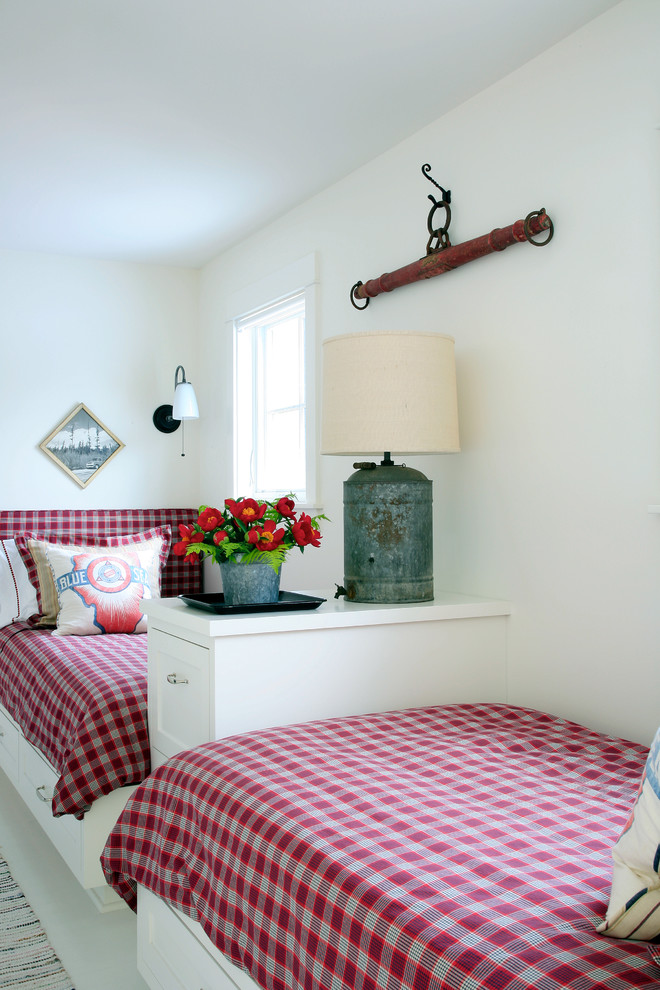 他の地域にあるトラディショナルスタイルのおしゃれな子供部屋 (白い壁、二段ベッド) の写真