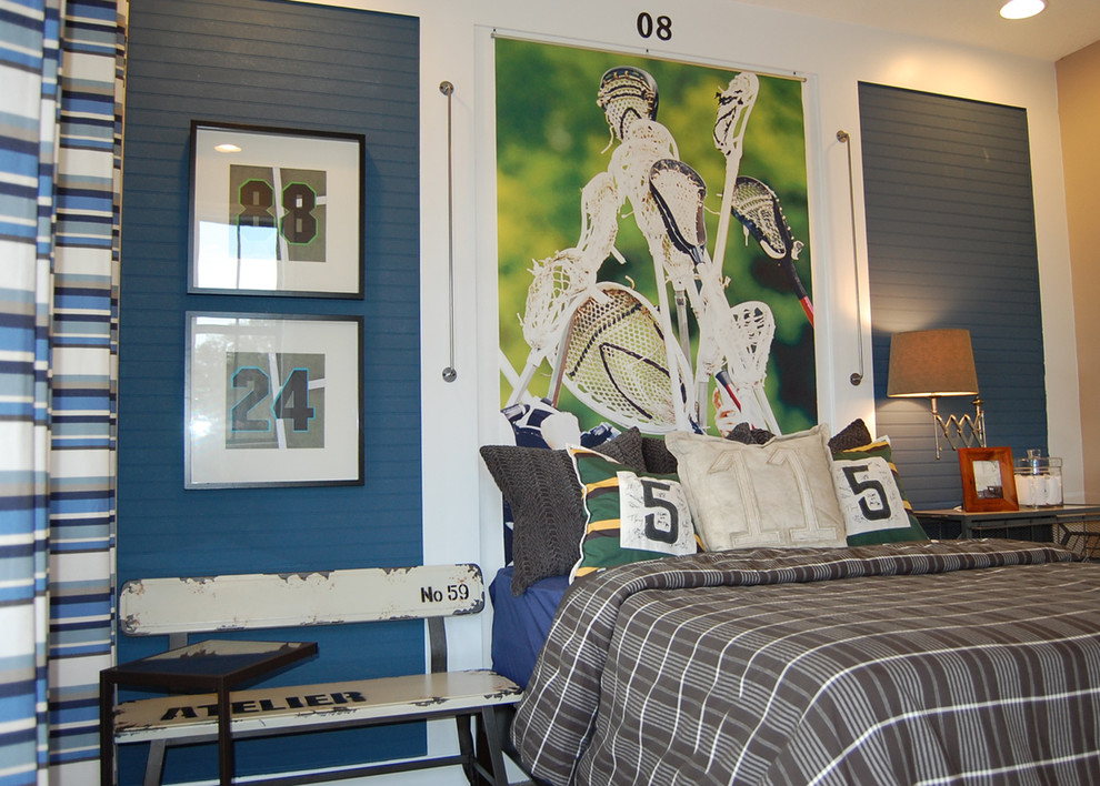 На фото: детская в классическом стиле с спальным местом и синими стенами для подростка, мальчика