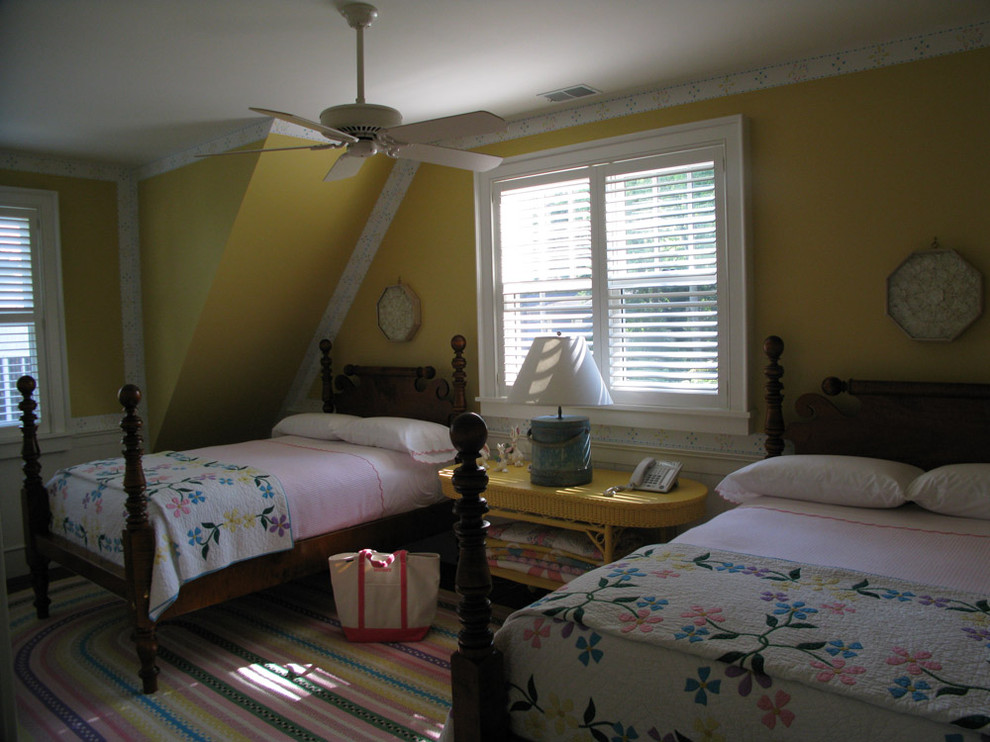 This is an example of a traditional kids' bedroom in Indianapolis.