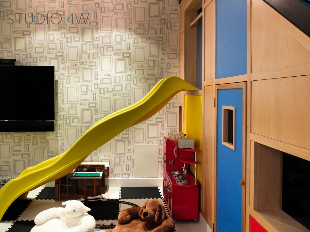 Ejemplo de dormitorio infantil de 4 a 10 años actual de tamaño medio con paredes beige y suelo multicolor