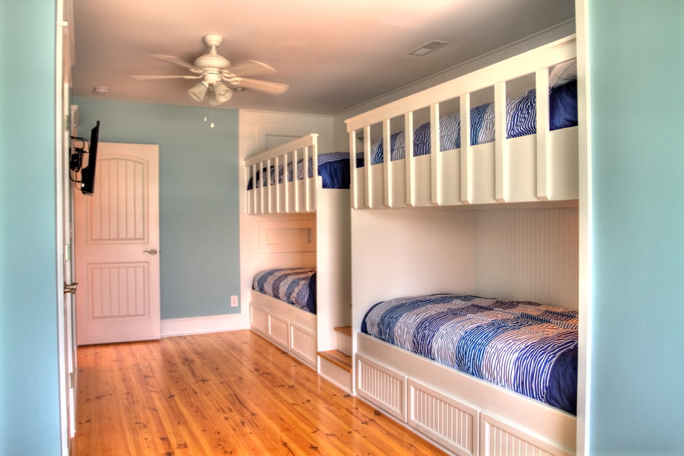 チャールストンにあるトロピカルスタイルのおしゃれな子供部屋 (二段ベッド) の写真