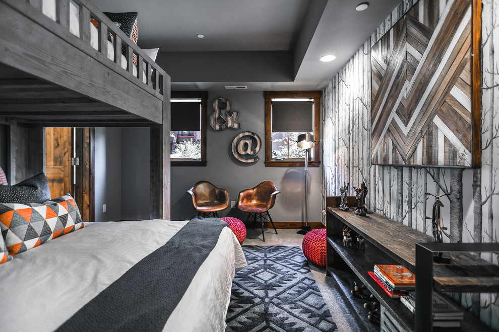 Großes, Neutrales Modernes Jugendzimmer mit Schlafplatz, grauer Wandfarbe und Teppichboden in Sacramento