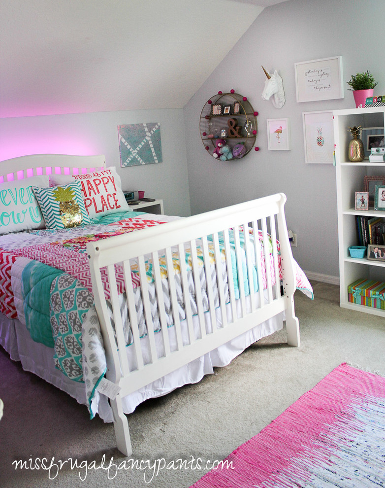 Foto de dormitorio infantil contemporáneo de tamaño medio con paredes grises y moqueta