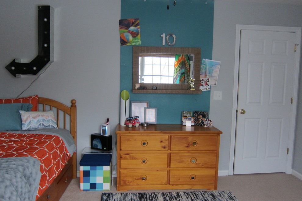 Kids' room - boy kids' room idea in Chicago with multicolored walls