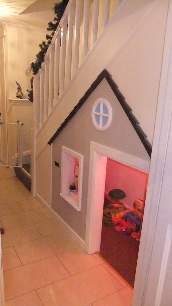 This is an example of a traditional kids' bedroom in Dublin.