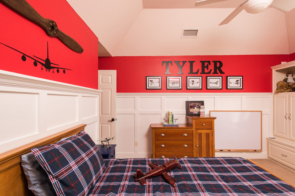 This is an example of a traditional kids' bedroom in Dallas.
