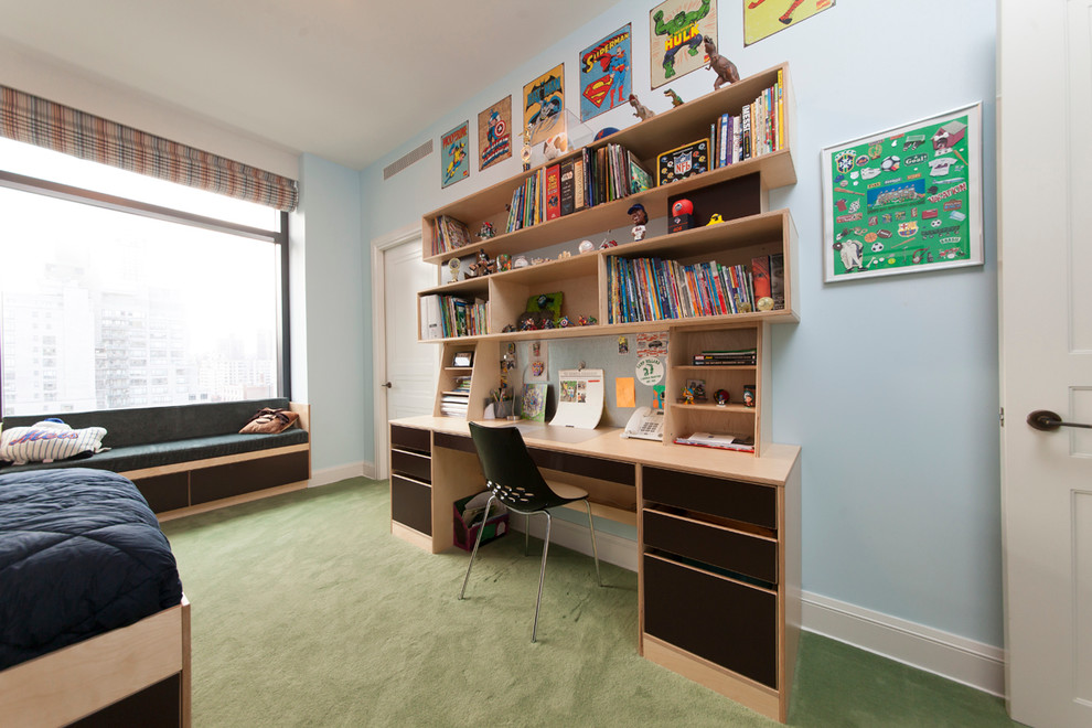 ニューヨークにあるコンテンポラリースタイルのおしゃれな子供部屋 (青い壁、カーペット敷き、ティーン向け) の写真