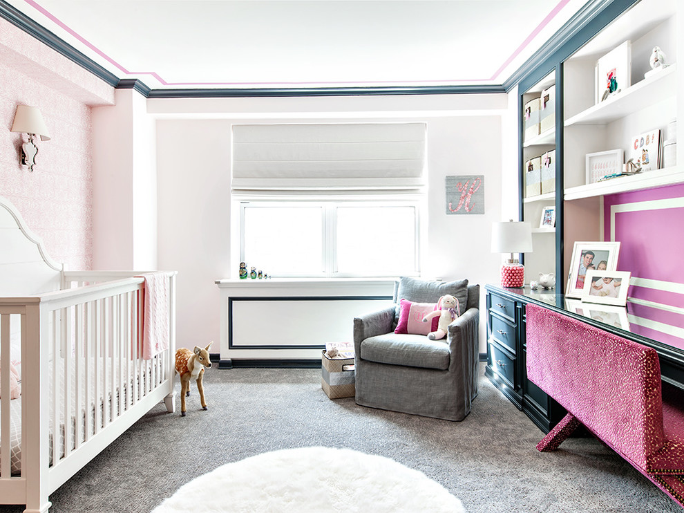На фото: детская в классическом стиле с розовыми стенами, ковровым покрытием и серым полом для ребенка от 1 до 3 лет, девочки с